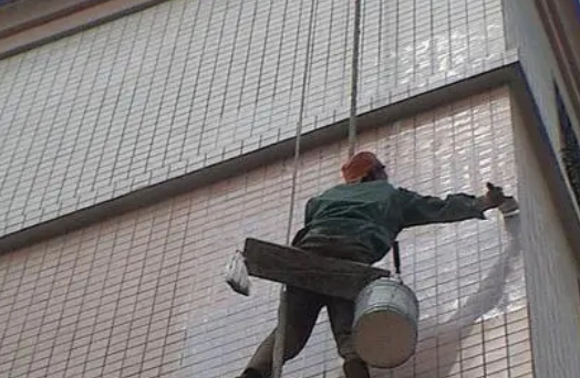 上街区卫生间漏水维修公司分享下上街区外墙防水的必要性。